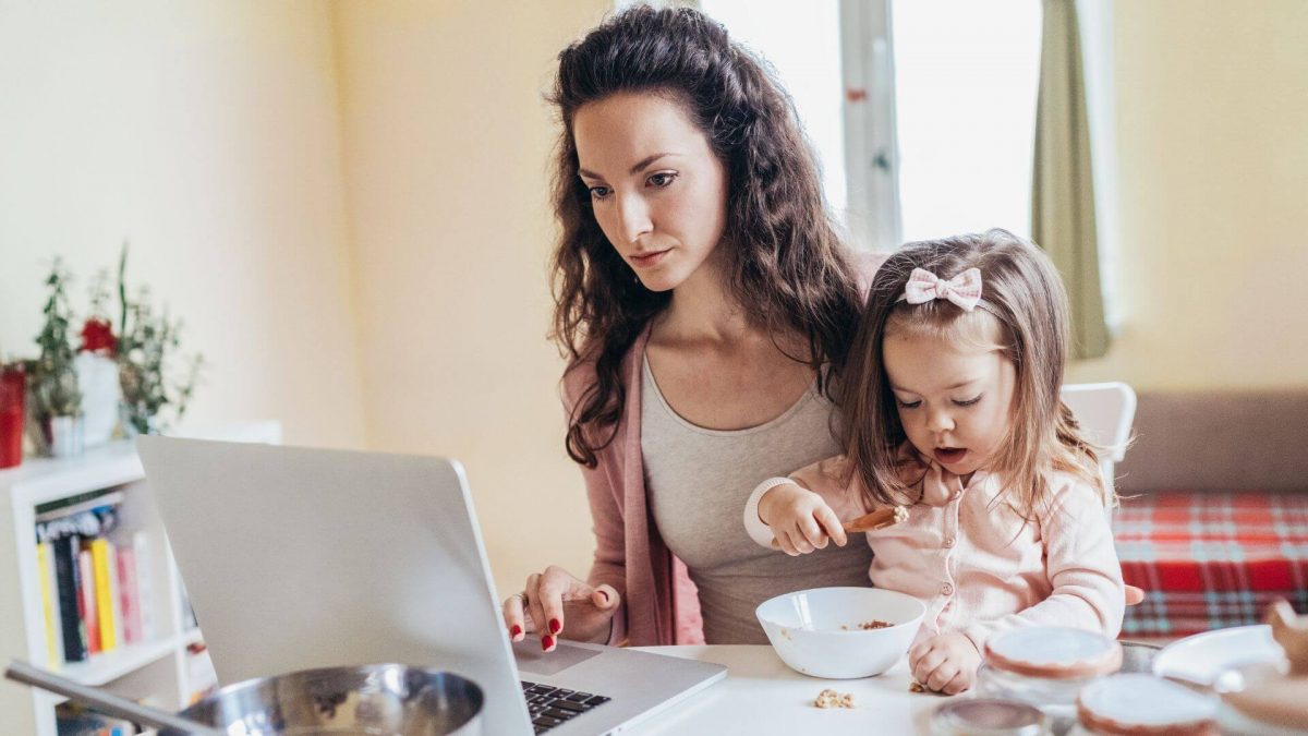 How to Start a Profitable Side Hustle as a Stay At Home Mom