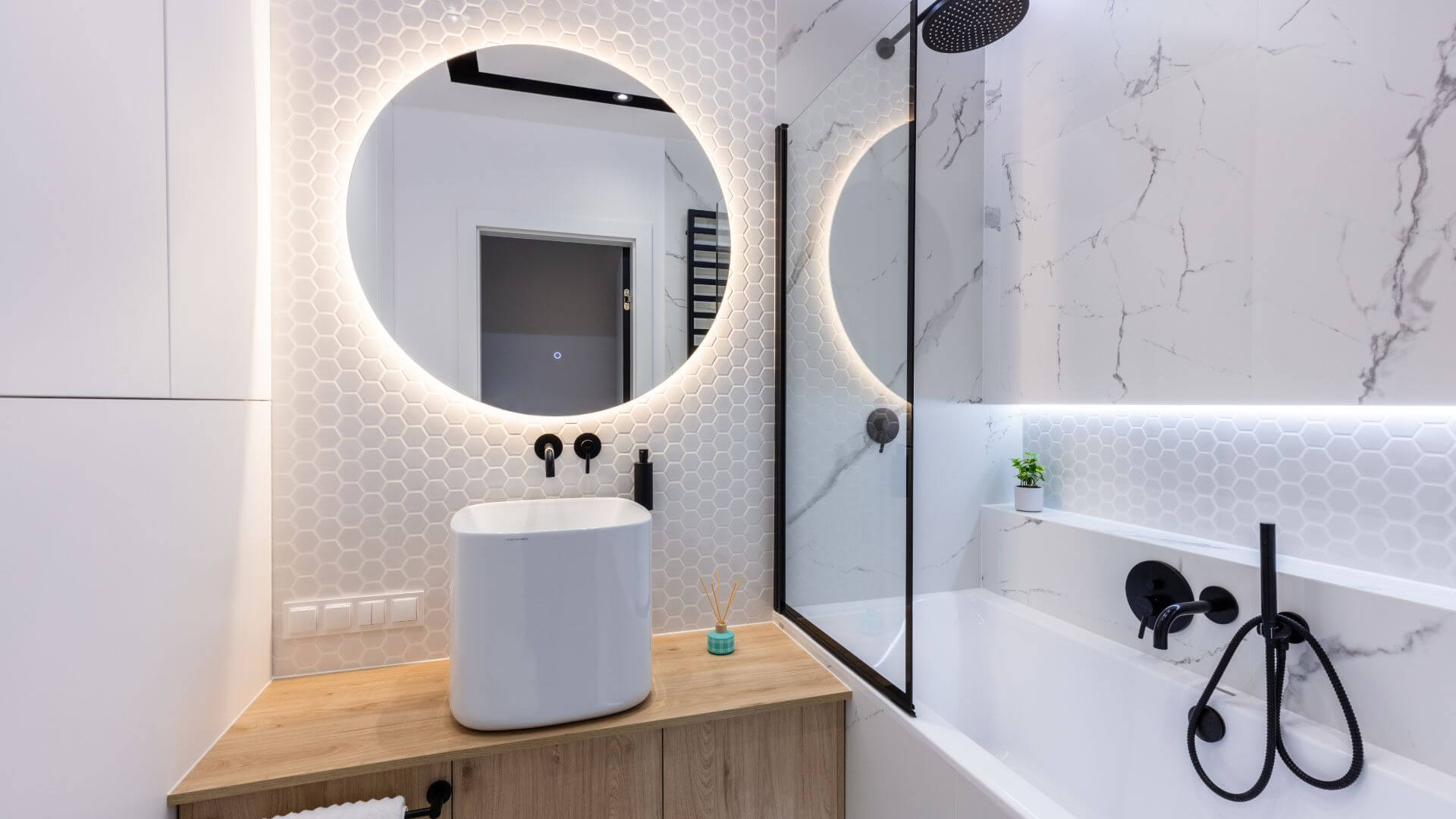 Small Luxury Bathroom Design: Tips to Maximize Your Space