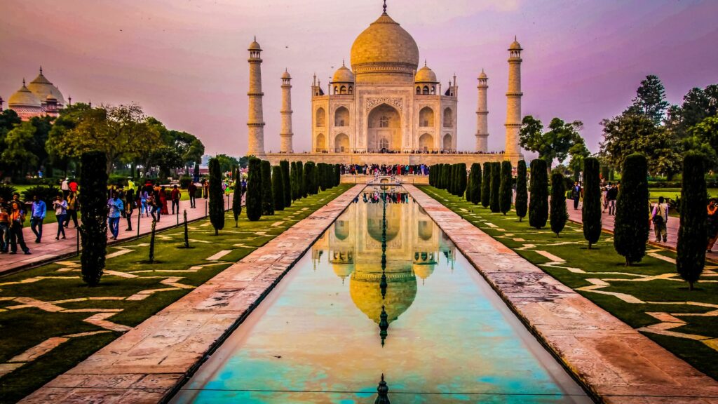 Taj Mahal famous-landmarks-around-the-world