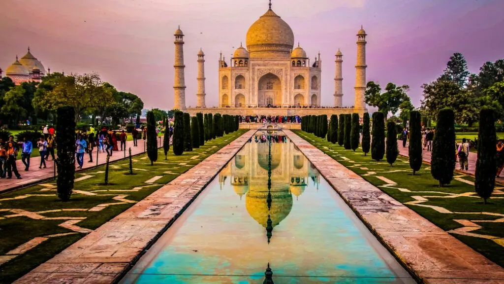 Taj Mahal famous-landmarks-around-the-world