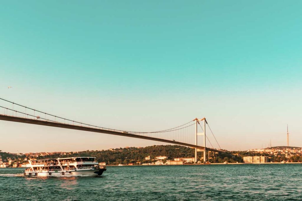 Night cruises on the Bosphorus