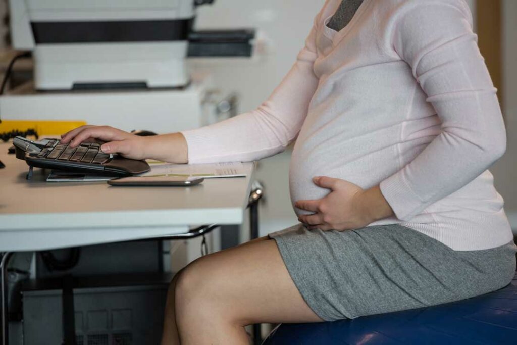 working while pregnant third trimester