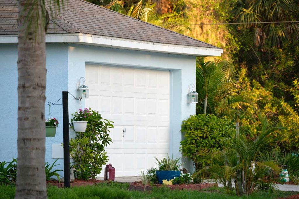 How to maintain a garage door