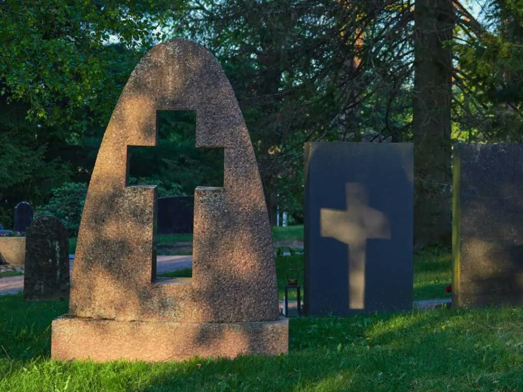 How to personalize a gravesite