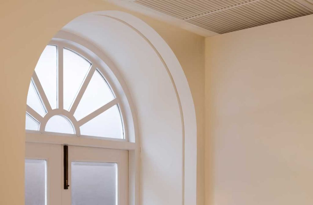 Wave curtains for arched windows